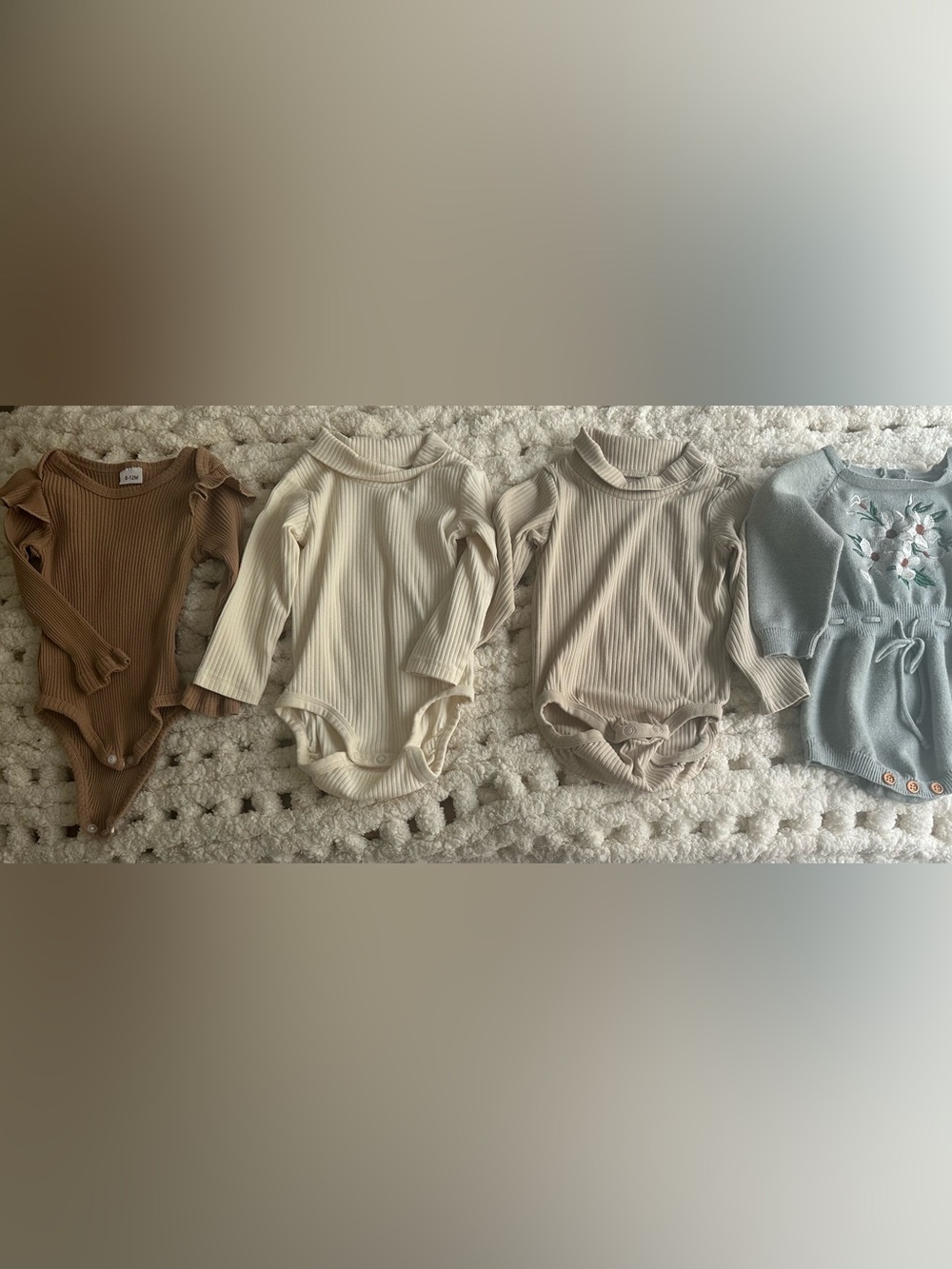 6-9,6-12mo H&M Ribbed Long-Sleeve Baby Bodysuits in Cream & Beige + other